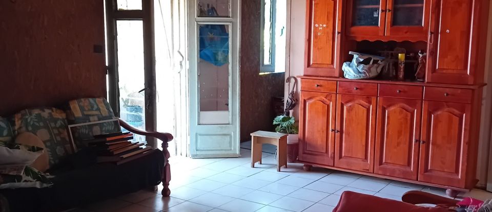 House 5 rooms of 70 m² in Saint-Joseph (97480)