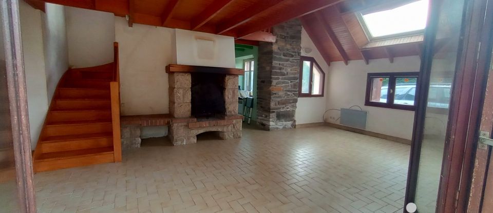 Traditional house 4 rooms of 80 m² in SAINT-THÉGONNEC (29410)