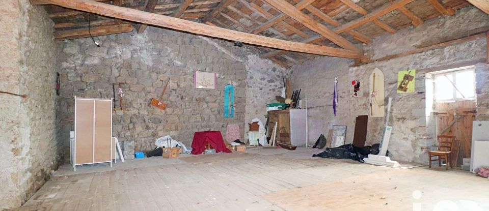 Ferme 8 pièces de 120 m² à Valprivas (43210)