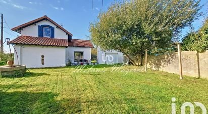 House 5 rooms of 75 m² in Saint-Hilaire-de-Chaléons (44680)