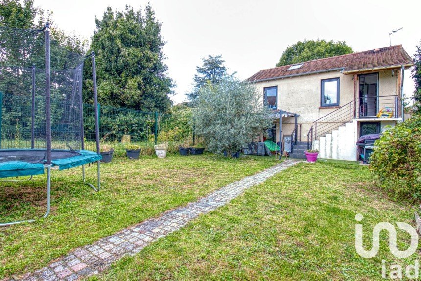 House 6 rooms of 116 m² in Maurecourt (78780)