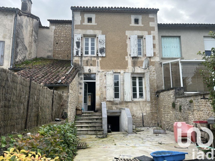 Maison de village 8 pièces de 189 m² à Ronsenac (16320)