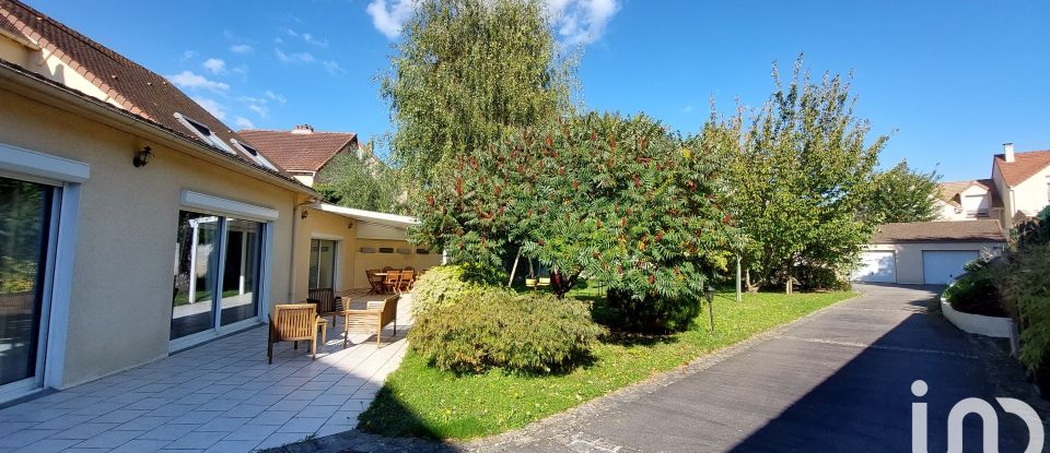 Maison traditionnelle 8 pièces de 290 m² à Chartres (28000)