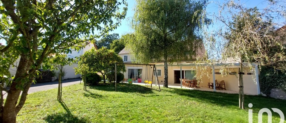 Maison traditionnelle 8 pièces de 290 m² à Chartres (28000)