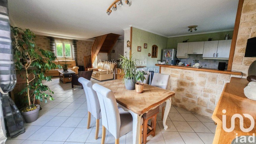 House 7 rooms of 143 m² in Moissy-Cramayel (77550)