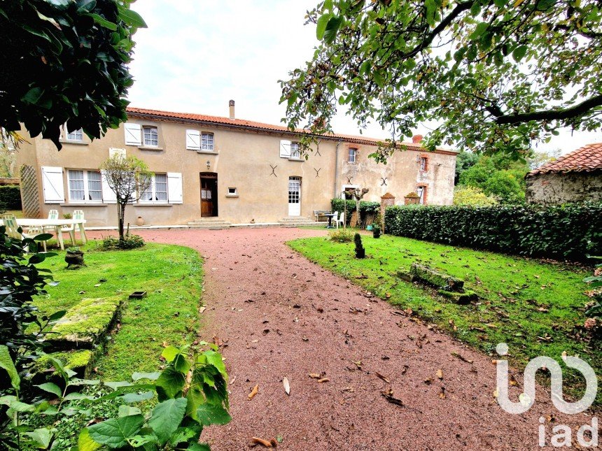 Estate 10 rooms of 145 m² in Saint-Hilaire-le-Vouhis (85480)