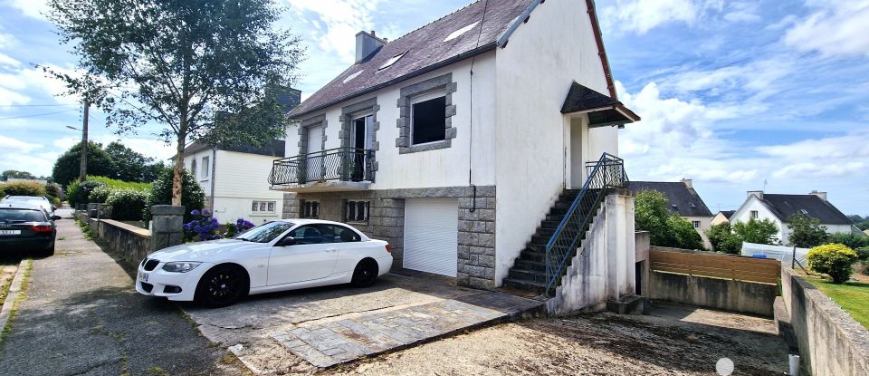 Traditional house 5 rooms of 111 m² in Châteauneuf-du-Faou (29520)