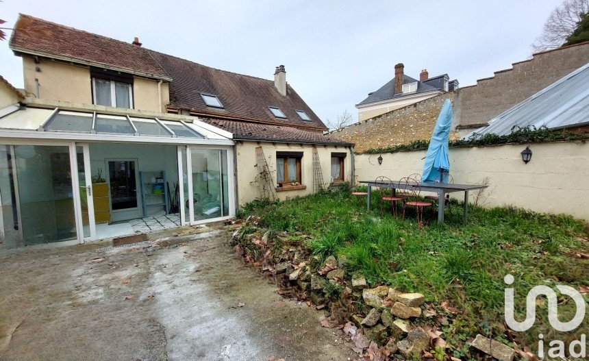 Traditional house 4 rooms of 130 m² in Chartres (28000)