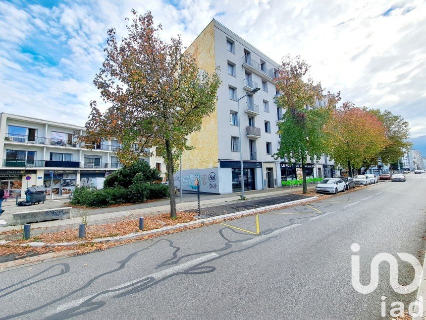 Apartment 3 rooms of 56 m² in Grenoble (38100)