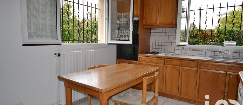 Traditional house 8 rooms of 175 m² in Fresnes (94260)