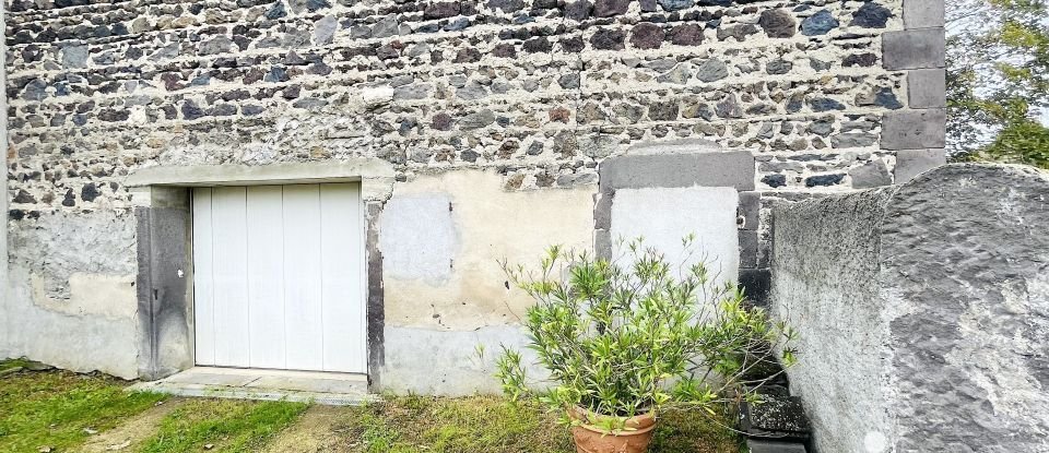 Maison 5 pièces de 130 m² à Malintrat (63510)