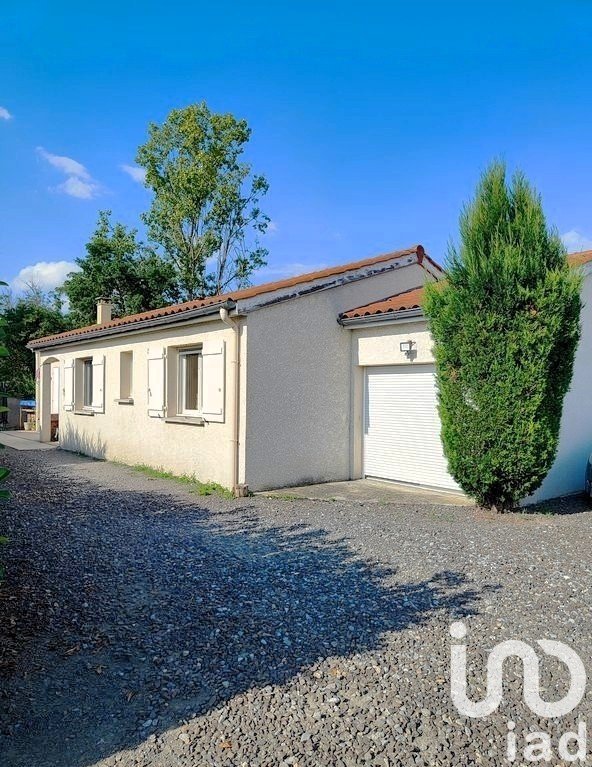 House 4 rooms of 86 m² in La Roche-Noire (63800)