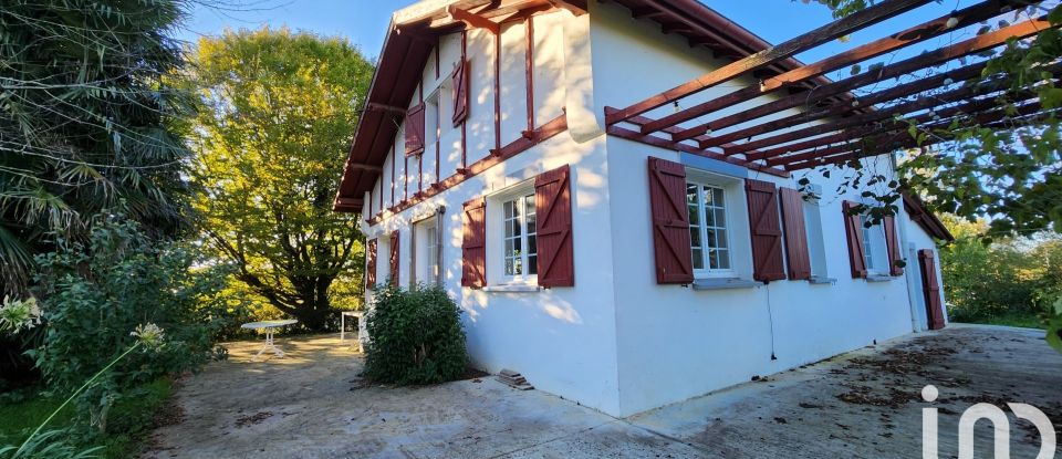 Traditional house 7 rooms of 160 m² in Masparraute (64120)