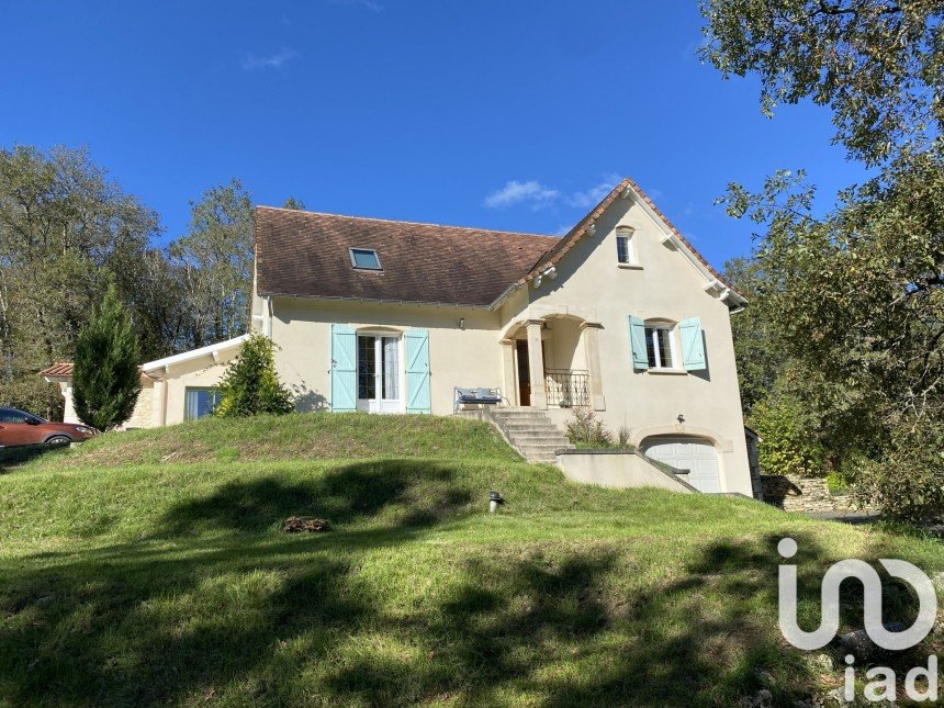 House 7 rooms of 193 m² in Savignac-les-Églises (24420)