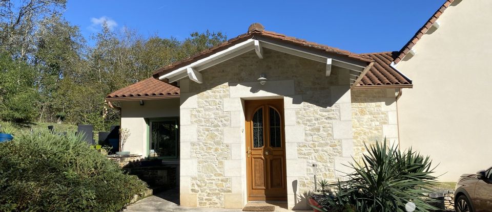 Maison 7 pièces de 193 m² à Savignac-les-Églises (24420)