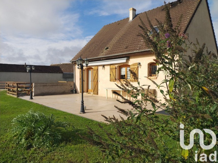 Maison traditionnelle 5 pièces de 110 m² à Ézy-sur-Eure (27530)