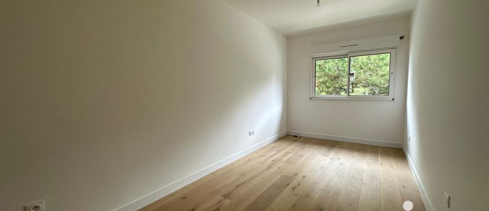 House 6 rooms of 146 m² in Suresnes (92150)