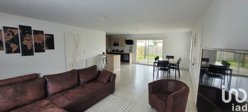 House 4 rooms of 76 m² in Vairé (85150)