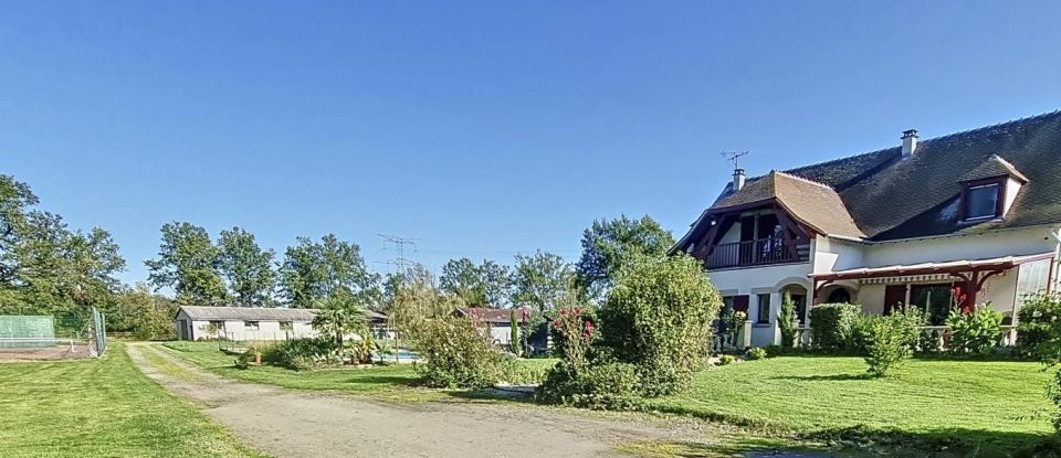 Maison traditionnelle 10 pièces de 278 m² à Moulins (03000)