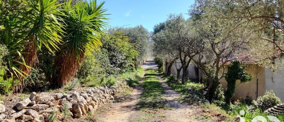 Maison traditionnelle 8 pièces de 190 m² à Le Beausset (83330)