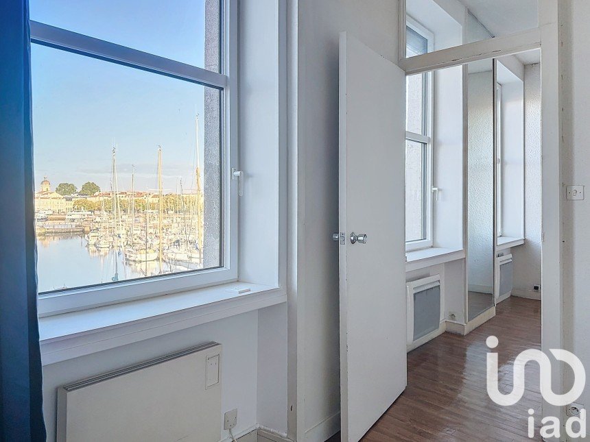 Apartment 3 rooms of 73 m² in La Rochelle (17000)