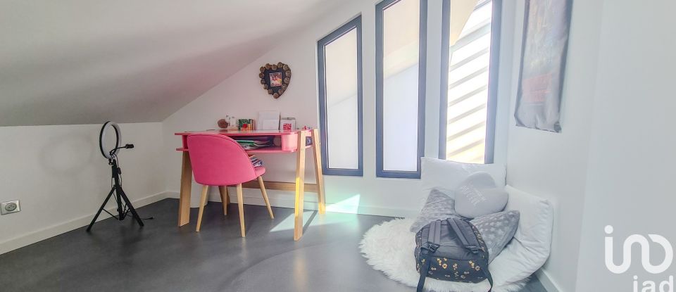 Loft 6 pièces de 244 m² à Saint-Maur-des-Fossés (94100)