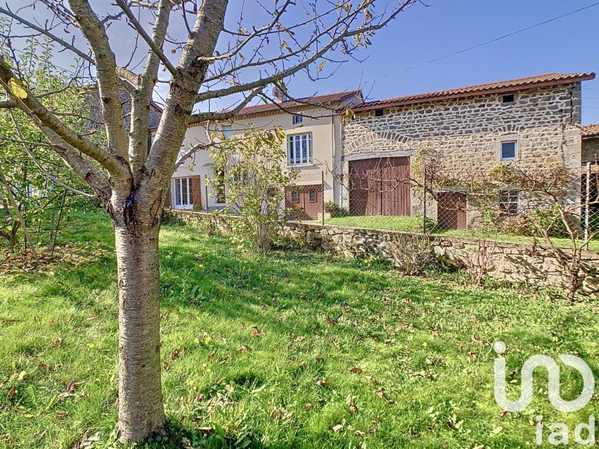 Maison de village 4 pièces de 83 m² à Domaize (63520)