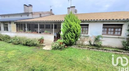 House 10 rooms of 286 m² in Chamadelle (33230)