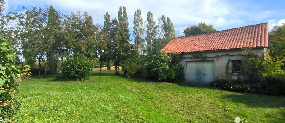 Maison de village 10 pièces de 308 m² à Moulismes (86500)