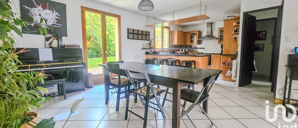 Maison traditionnelle 5 pièces de 120 m² à Thorigny-sur-Marne (77400)