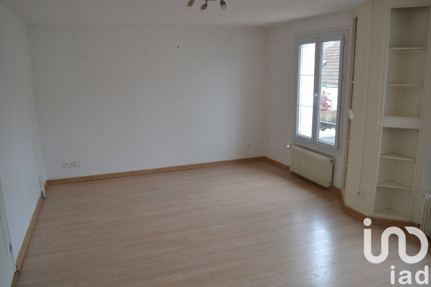 Apartment 3 rooms of 67 m² in Limours (91470)