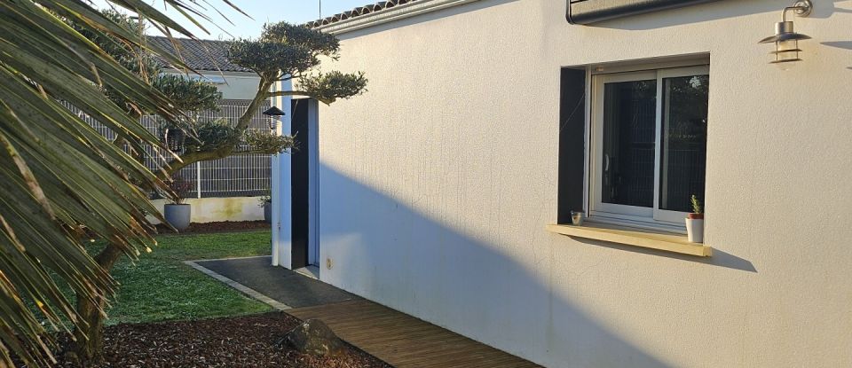 Pavillon 5 pièces de 128 m² à Saujon (17600)