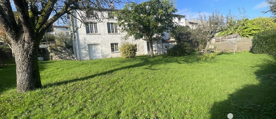 House 6 rooms of 177 m² in Saint-Césaire (17770)