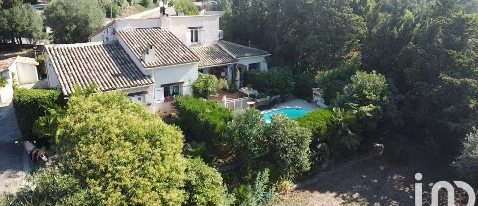 Maison traditionnelle 4 pièces de 160 m² à Grimaud (83310)