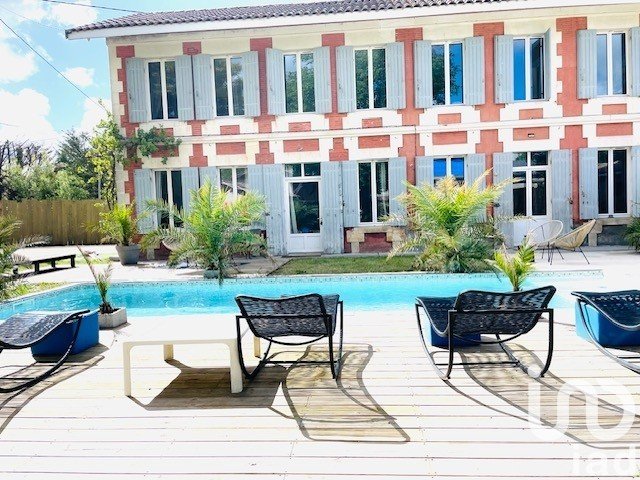 Mansion 8 rooms of 220 m² in Salles (33770)