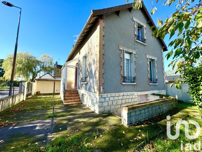 House 5 rooms of 95 m² in Sury-près-Léré (18240)