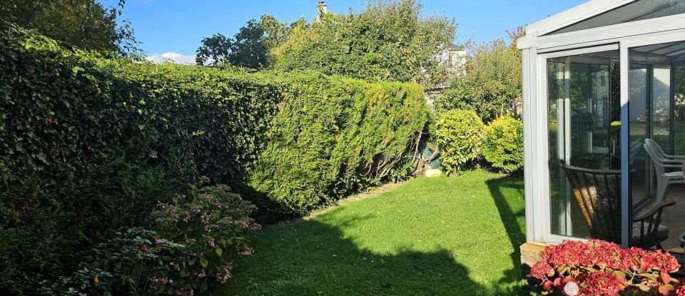 Maison traditionnelle 5 pièces de 100 m² à Savigny-le-Temple (77176)