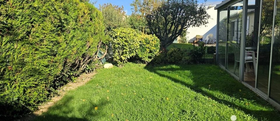 Maison traditionnelle 5 pièces de 100 m² à Savigny-le-Temple (77176)