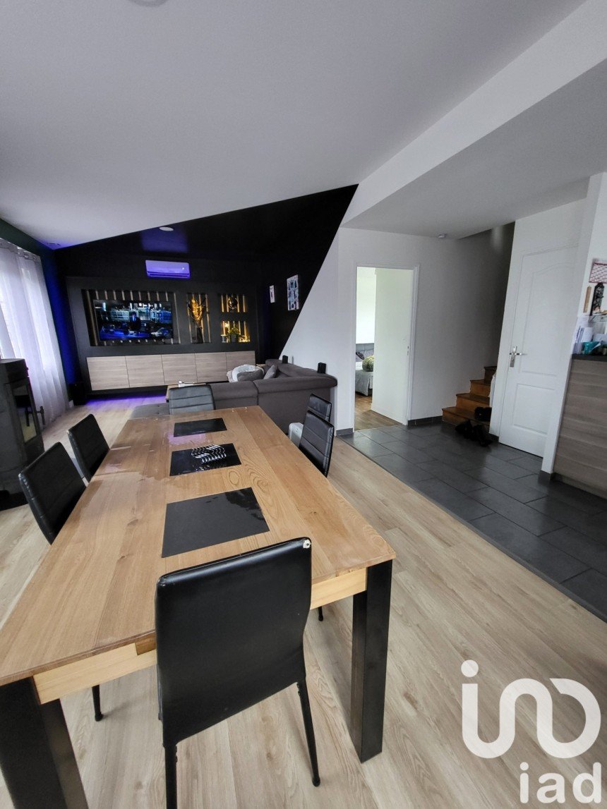 Town house 7 rooms of 155 m² in Brusvily (22100)