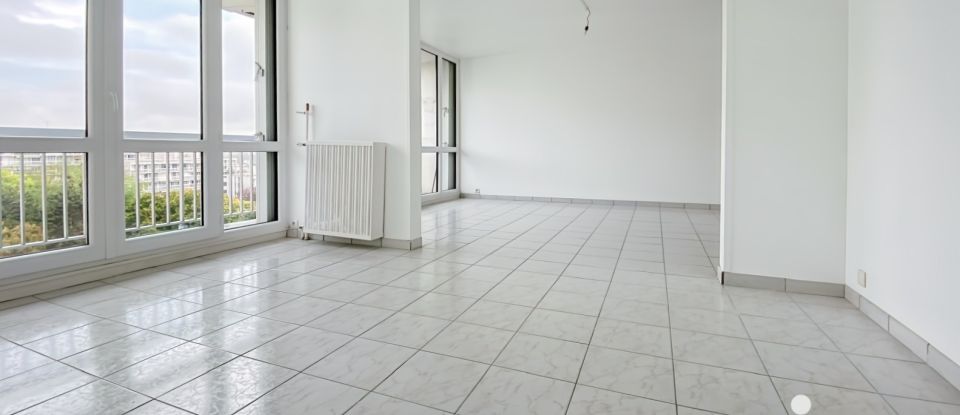 Apartment 3 rooms of 69 m² in Chelles (77500)