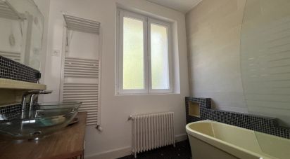 House 7 rooms of 231 m² in Chaumont-en-Vexin (60240)