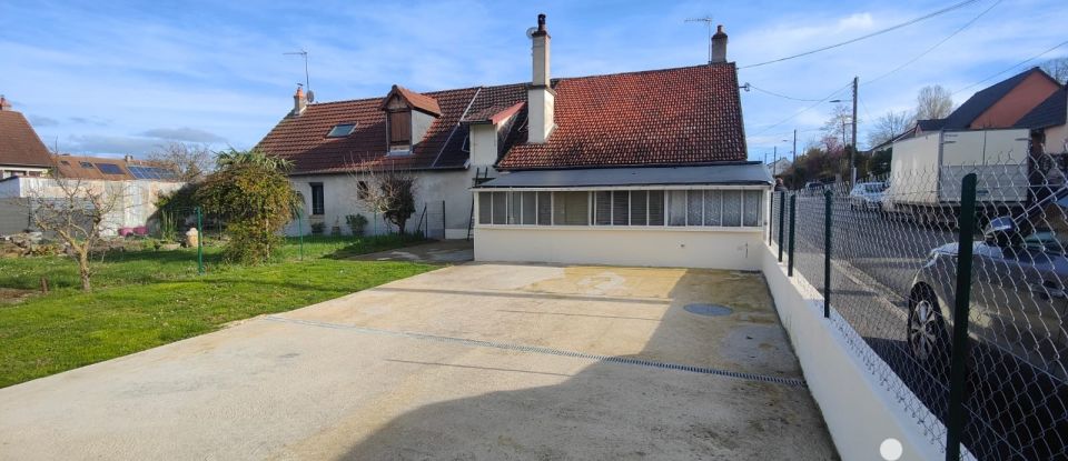 Traditional house 4 rooms of 83 m² in La Chapelle-Saint-Ursin (18570)