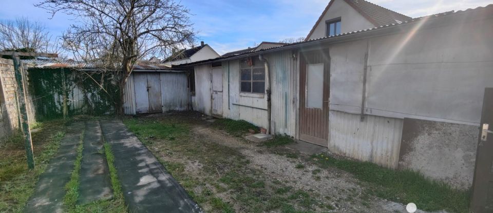 Traditional house 4 rooms of 83 m² in La Chapelle-Saint-Ursin (18570)