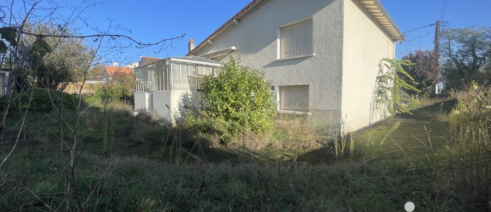 House 4 rooms of 97 m² in Chasseneuil-du-Poitou (86360)