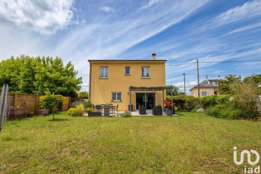 Maison 5 pièces de 101 m² à Saint-Médard-d'Eyrans (33650)