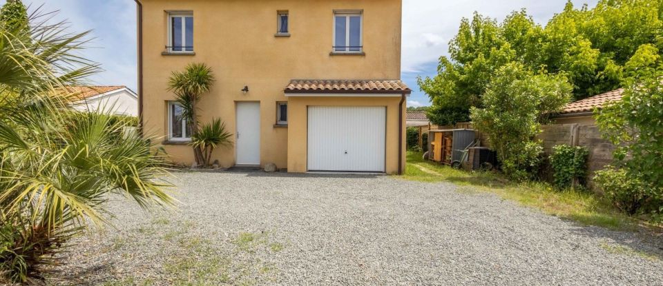 Maison 5 pièces de 101 m² à Saint-Médard-d'Eyrans (33650)