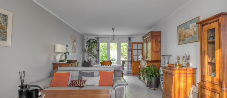 House 5 rooms of 107 m² in Lacroix-Saint-Ouen (60610)