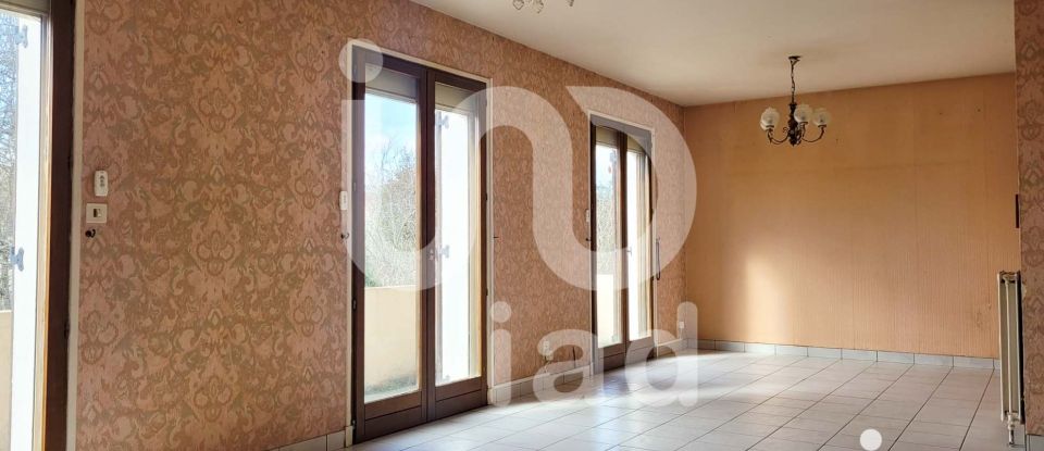 Maison traditionnelle 5 pièces de 136 m² à Montluçon (03100)