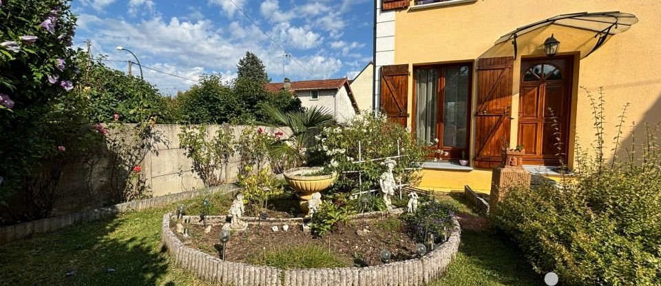 Traditional house 7 rooms of 114 m² in Noisy-le-Grand (93160)