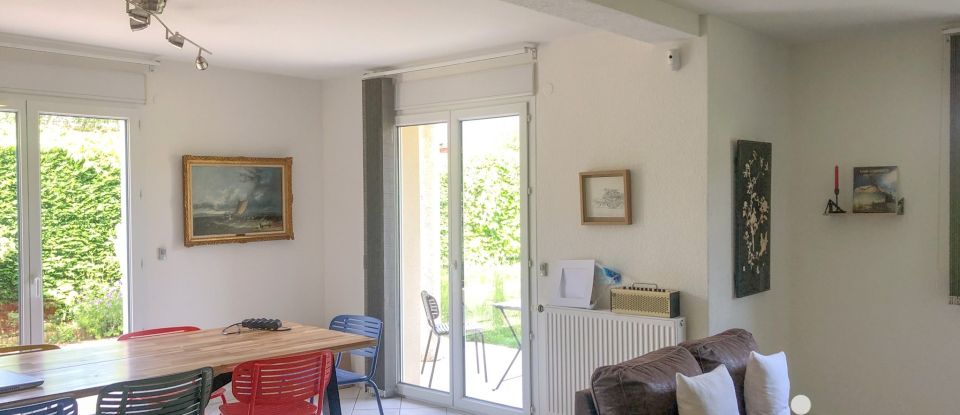 House 7 rooms of 175 m² in Saint-Genis-Pouilly (01630)